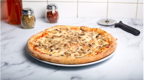 Pizza funghi porci e mozzarella - Picture of Ivo, Rome - Tripadvisor